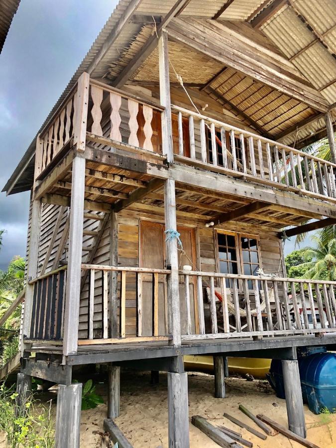 Beachfront Hut Upstairs Astra - Beach Shack Chalet Kampong Juara Kültér fotó