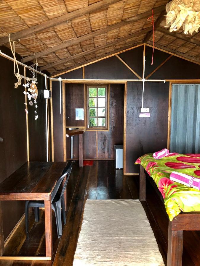 Beachfront Hut Upstairs Astra - Beach Shack Chalet Kampong Juara Kültér fotó