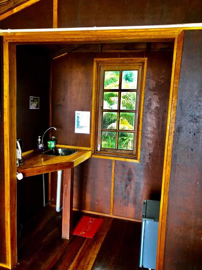 Beachfront Hut Upstairs Astra - Beach Shack Chalet Kampong Juara Kültér fotó